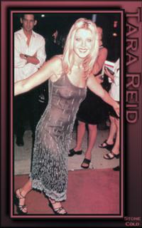 Tara Reid feet photo thumbnail