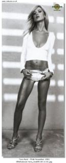 Tara Reid feet photo thumbnail
