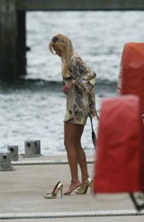 Tara Reid feet photo thumbnail