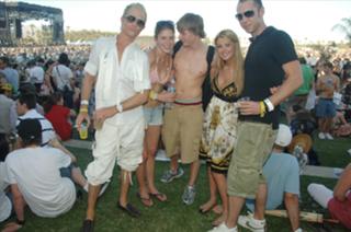 Tara Reid feet photo thumbnail