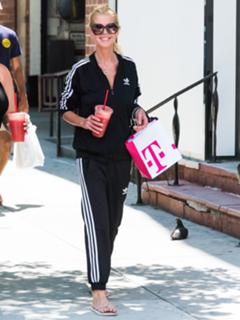 Tara Reid feet photo thumbnail