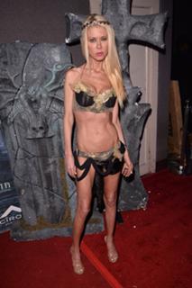 Tara Reid feet photo thumbnail