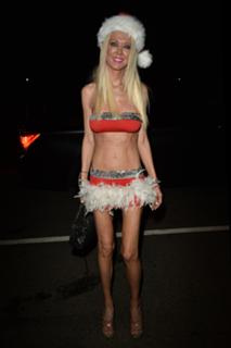 Tara Reid feet photo thumbnail