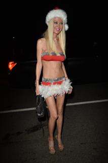 Tara Reid feet photo thumbnail