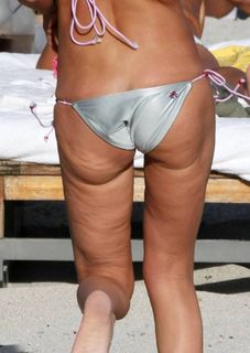 Tara Reid feet photo thumbnail