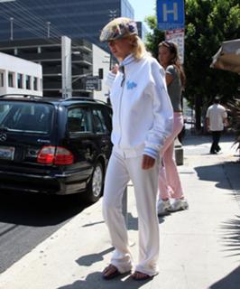 Tara Reid feet photo thumbnail