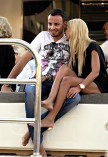 Tara Reid feet photo thumbnail