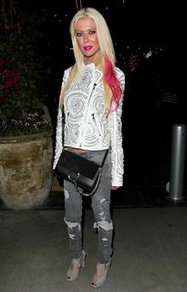 Tara Reid feet photo thumbnail