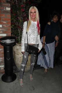 Tara Reid feet photo thumbnail