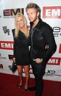 Tara Reid feet photo thumbnail