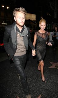Tara Reid feet photo thumbnail