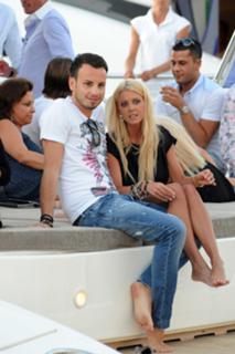 Tara Reid feet photo thumbnail