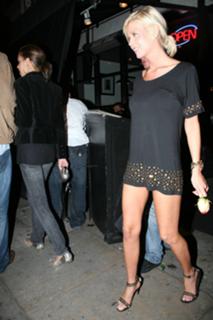 Tara Reid feet photo thumbnail