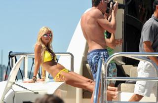 Tara Reid feet photo thumbnail