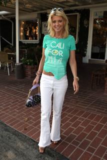 Tara Reid feet photo thumbnail