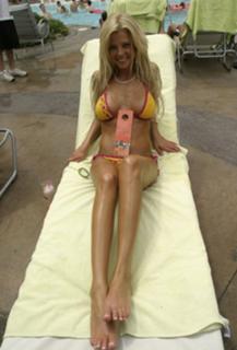 Tara Reid feet photo thumbnail