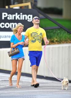 Tara Reid feet photo thumbnail