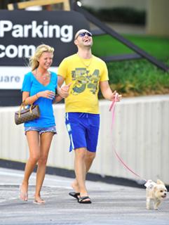 Tara Reid feet photo thumbnail