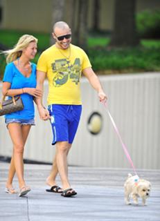 Tara Reid feet photo thumbnail