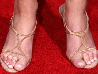 Tara Reid feet photo thumbnail