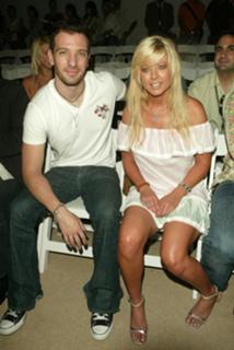 Tara Reid feet photo thumbnail