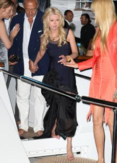 Tara Reid feet photo thumbnail