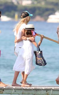 Tara Reid feet photo thumbnail