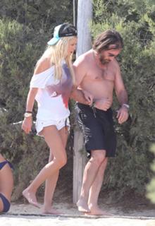 Tara Reid feet photo thumbnail