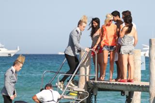 Tara Reid feet photo thumbnail