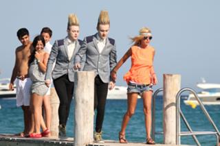 Tara Reid feet photo thumbnail