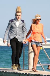 Tara Reid feet photo thumbnail