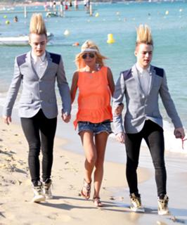 Tara Reid feet photo thumbnail