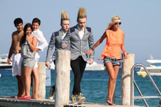 Tara Reid feet photo thumbnail