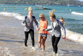 Tara Reid feet photo thumbnail