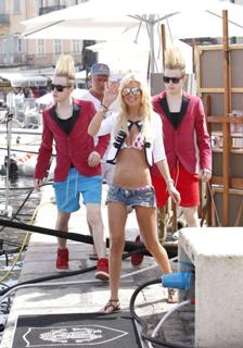 Tara Reid feet photo thumbnail