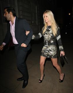 Tara Reid feet photo thumbnail