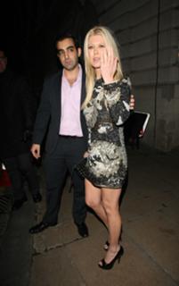 Tara Reid feet photo thumbnail
