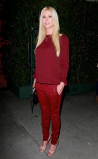 Tara Reid feet photo thumbnail