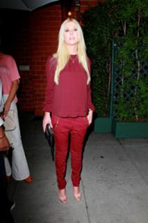 Tara Reid feet photo thumbnail