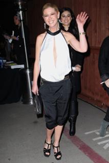 Tara Reid feet photo thumbnail