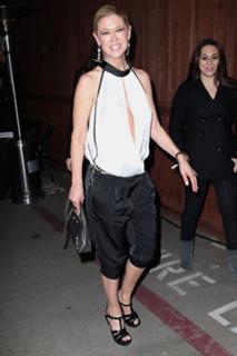 Tara Reid feet photo thumbnail