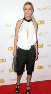 Tara Reid feet photo thumbnail