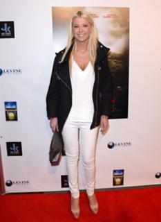 Tara Reid feet photo thumbnail