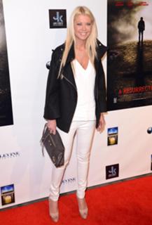 Tara Reid feet photo thumbnail