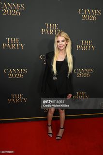 Tara Reid feet photo 6