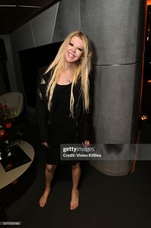 Tara Reid feet photo 4