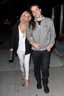 Tara Reid feet photo thumbnail
