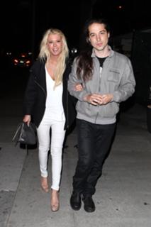 Tara Reid feet photo thumbnail