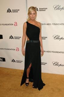 Tara Reid feet photo thumbnail