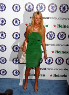 Tara Reid feet photo thumbnail